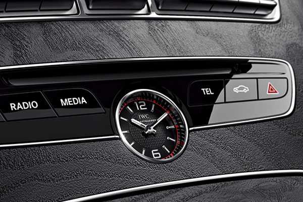 Đồng hồ IWC cho Mercedes Benz - Độ Xe Long Thịnh